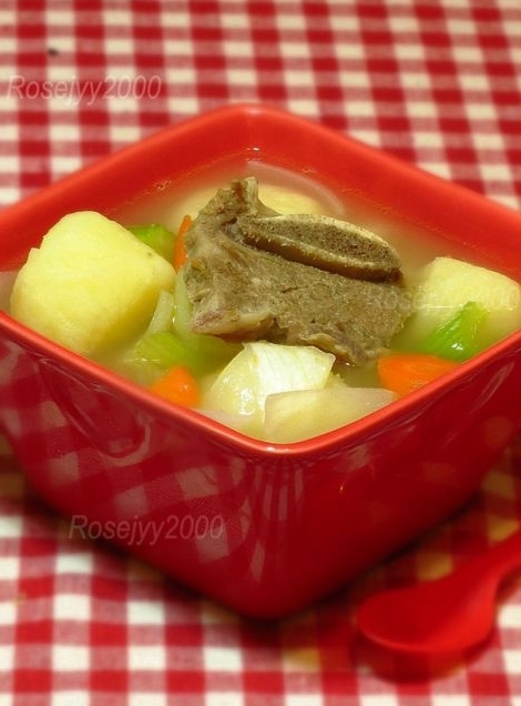 土豆紅蘿蔔牛小排燉湯