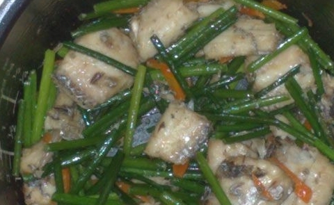 韭菜花素炒白帶魚