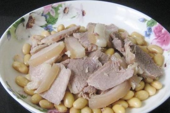咸豬腿肉燉黃豆
